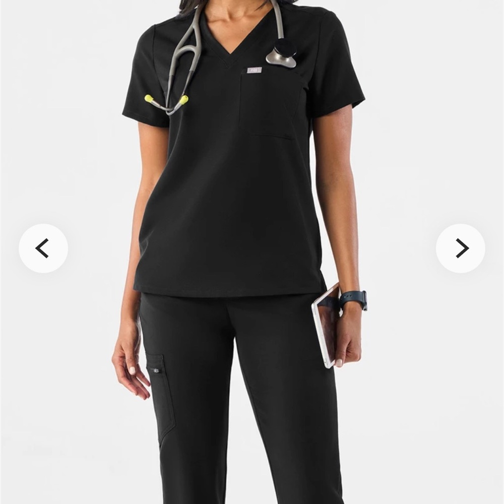 FIGS Catarina Black One Pocket Scrub Top Size L